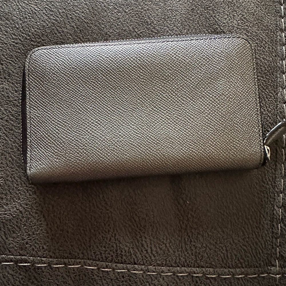 Handbag and wallet - Picture 6 of 8